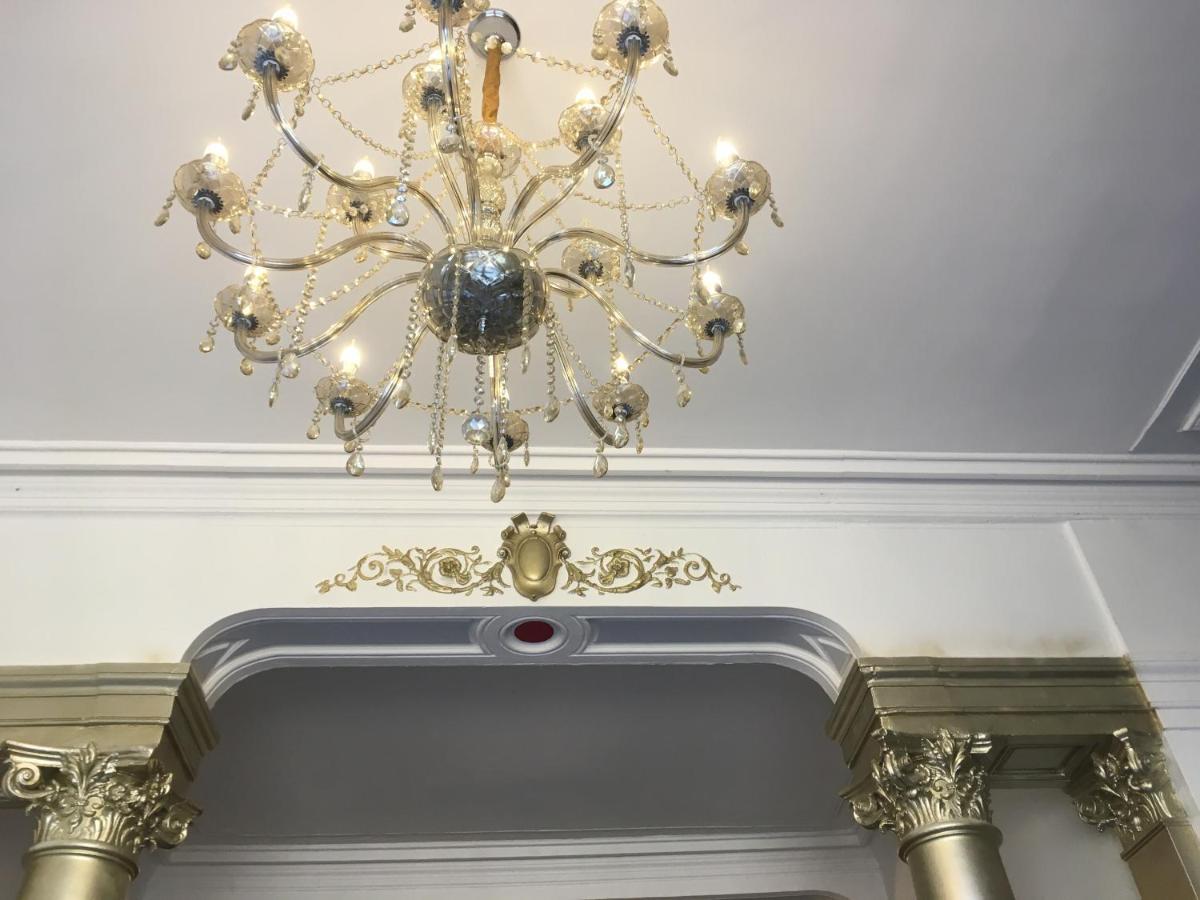 Alojamento de Acomodação e Pequeno-almoço Chateau De La Rocherie Nevers Nord / 3*